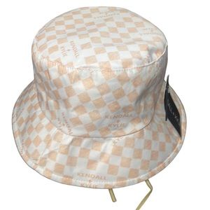 KENDALL + KYLIE Adjustable Bucket Hat Peachy Pink & White Iconic Bucket Hat NWT